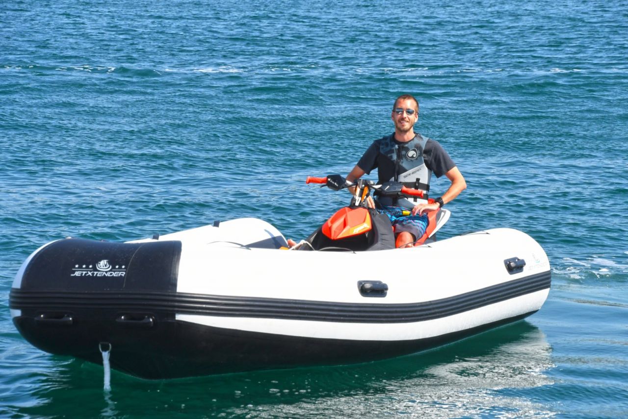 Schlauchboot und Jetski