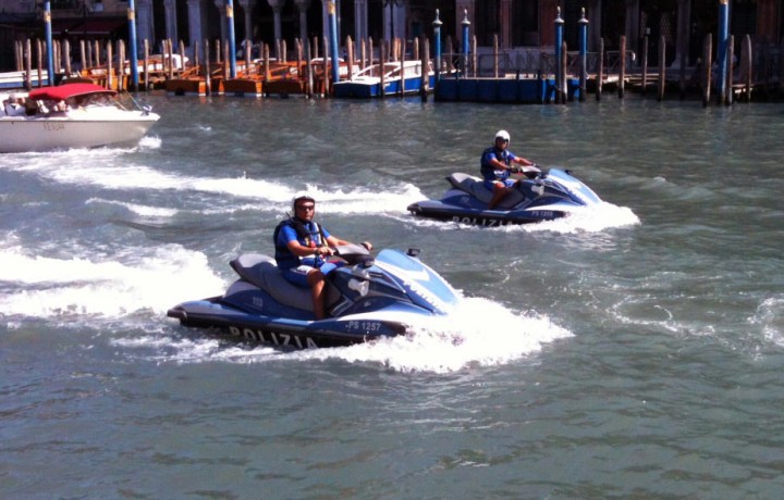 Police-Jetski5406e3463b609